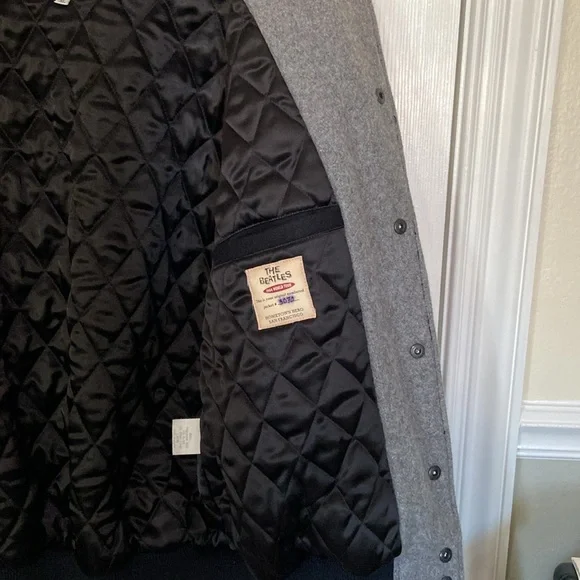 VINTAGE ‘The Beatles 1964 World Tour’ Limited Edition Crew Jacket Size XL RARE - Picture 11 of 15